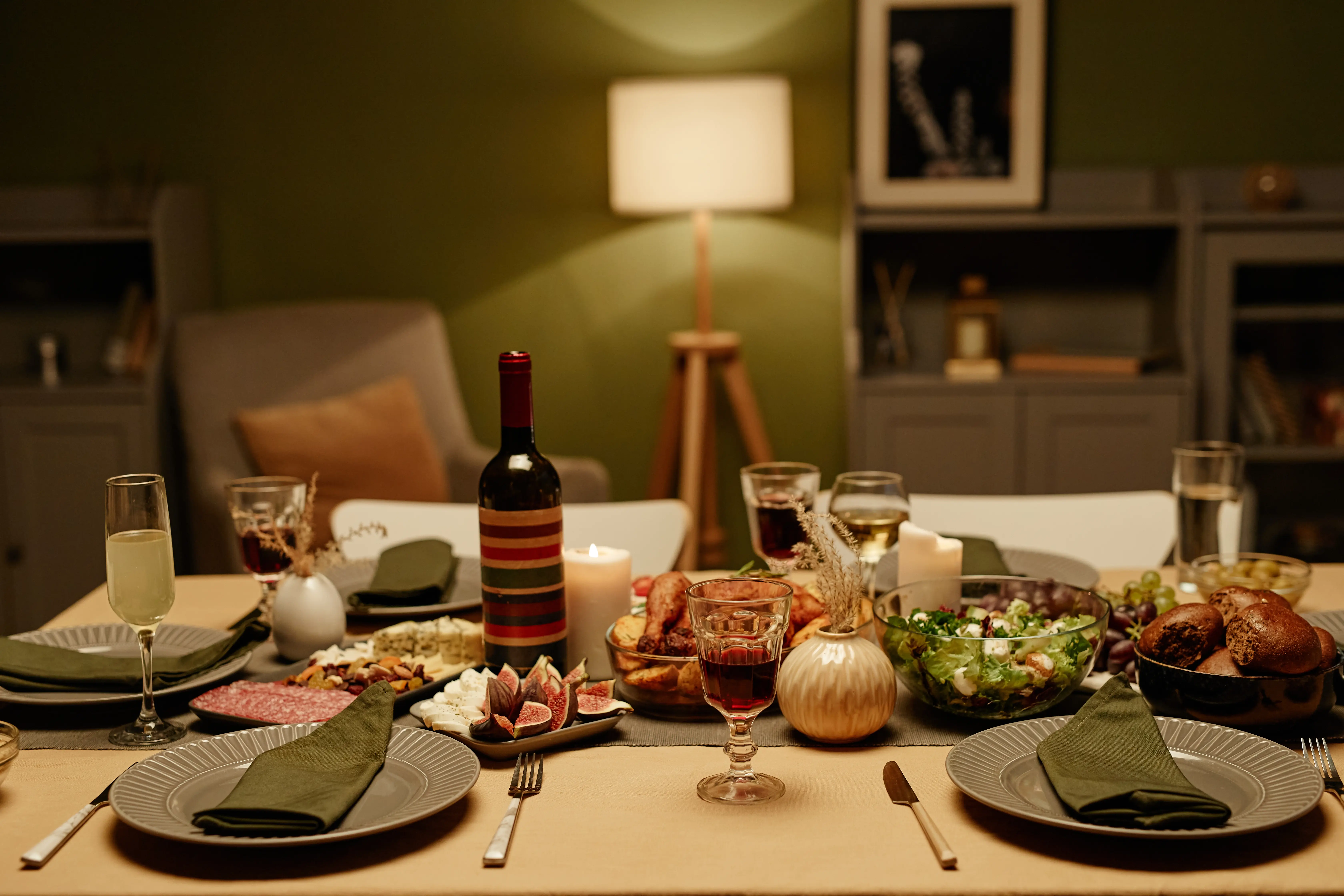 The Secret to Hosting the Perfect Dinner Party: Tips for Stress-Free Entertaining